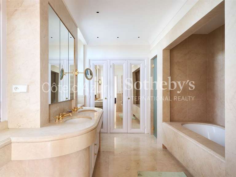 Château Biot - 2851m²