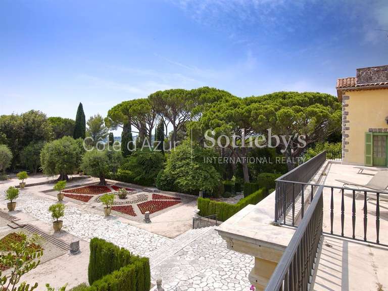 Castle Biot - 2851m²