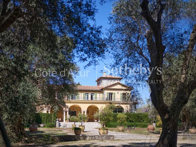 Castle Biot - 2851m²