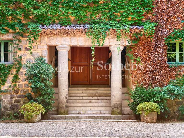 Castle Biot - 2851m²