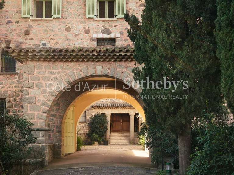 Castle Biot - 2851m²