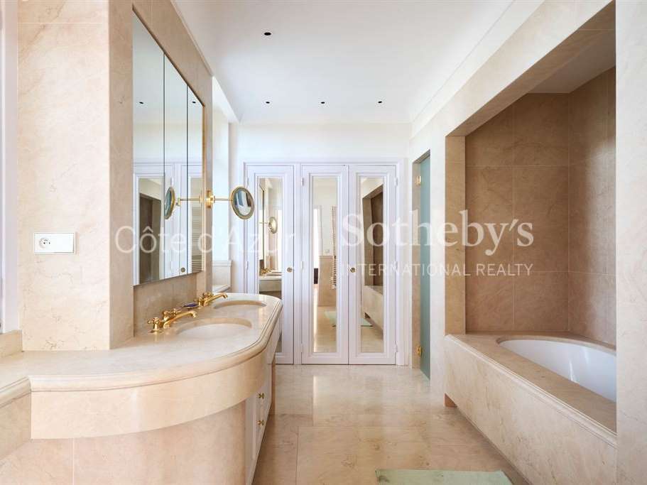 Château Biot