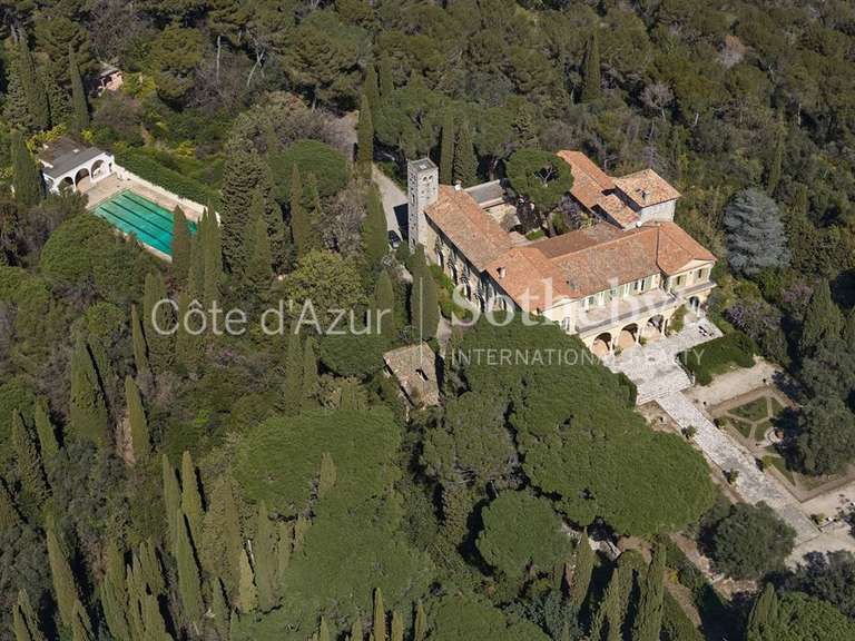 Castle Biot - 2851m²