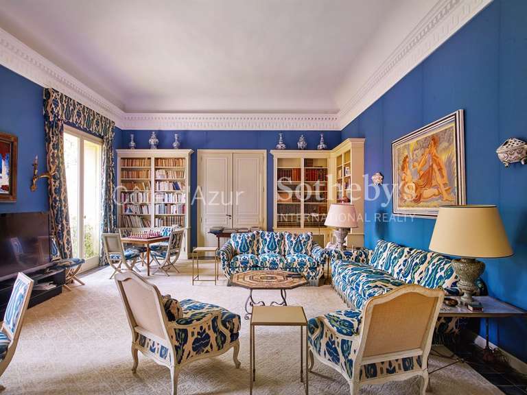 Castle Biot - 2851m²