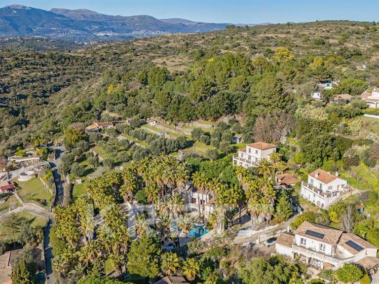 Maison Biot - 6 chambres - 520m²