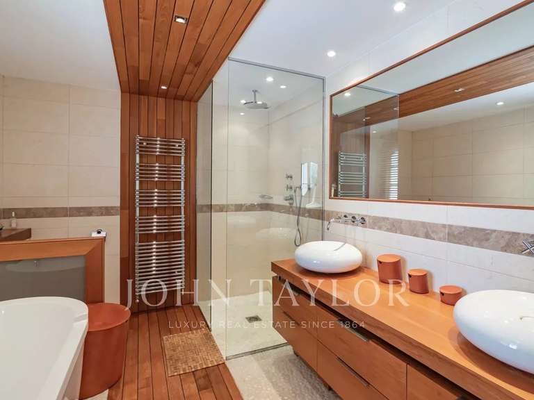 Maison Biot - 8 chambres - 596m²