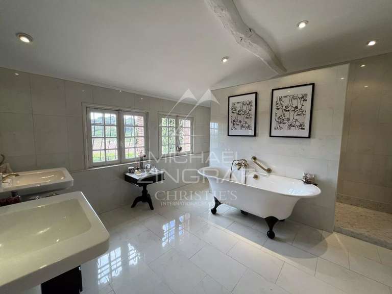 Maison Biot - 5 chambres - 386m²