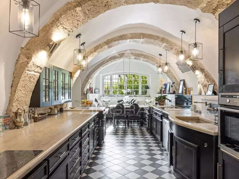 Maison Biot - 5 chambres - 386m²