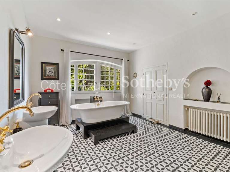 Maison Biot - 5 chambres - 400m²