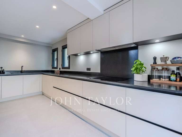 Maison Biot - 5 chambres - 363m²