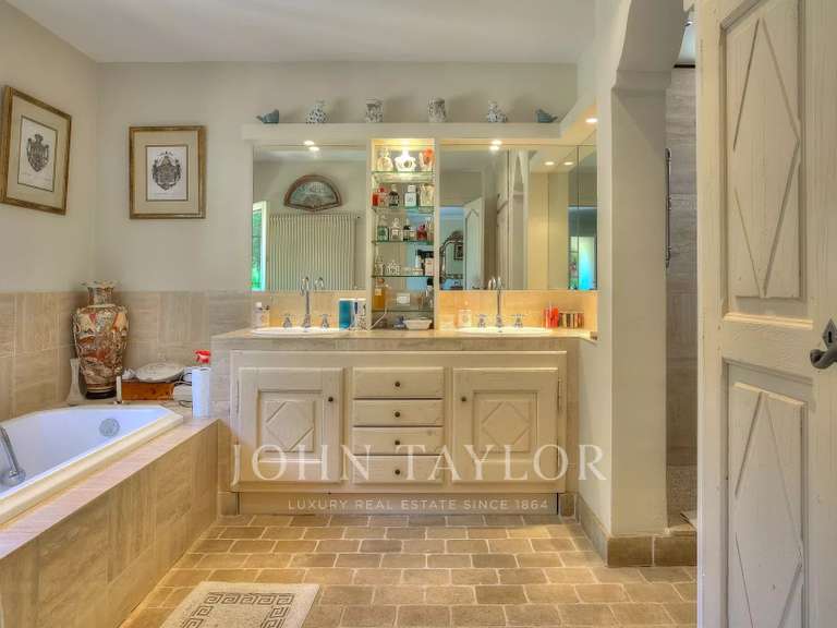 Maison Biot - 4 chambres - 288m²