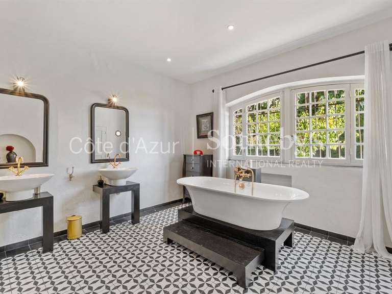 Maison Biot - 5 chambres - 400m²