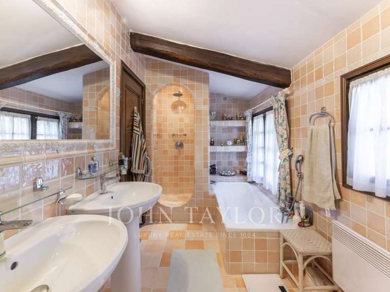 Maison Biot - 4 chambres - 400m²