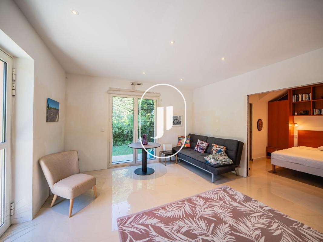 Maison Biot