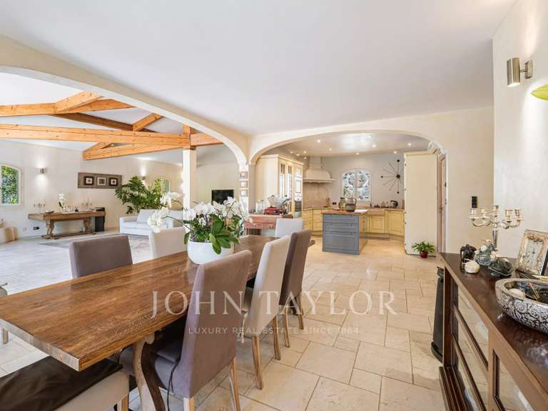 Maison Biot - 4 chambres - 205m²