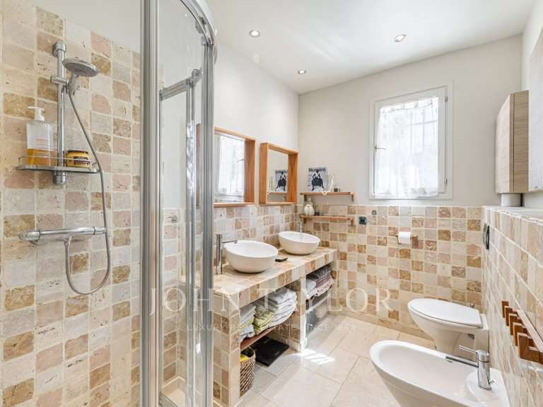 Maison Biot - 4 chambres - 205m²