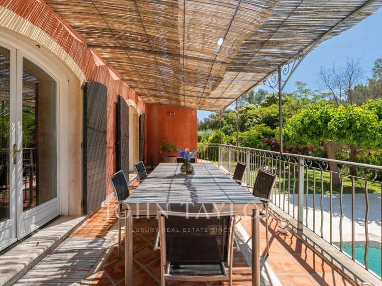 Maison Biot - 4 chambres - 205m²