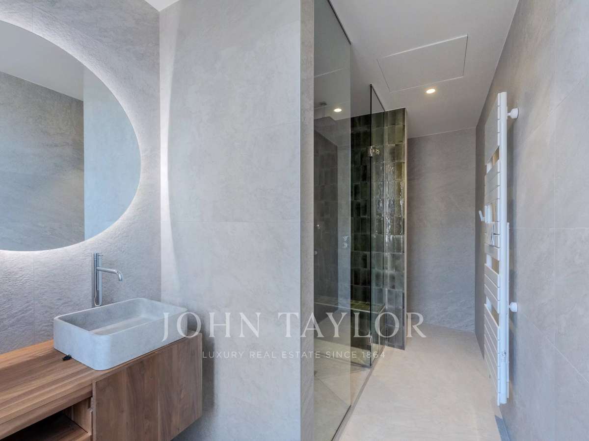 House Biot