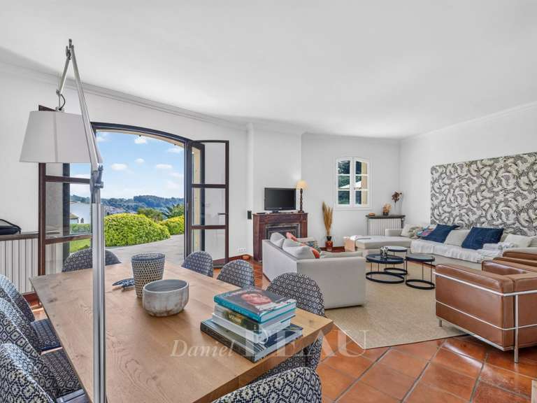 Maison Biot - 5 chambres - 343m²
