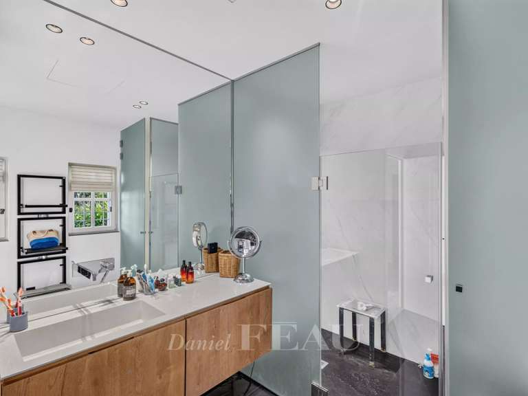 Maison Biot - 5 chambres - 343m²