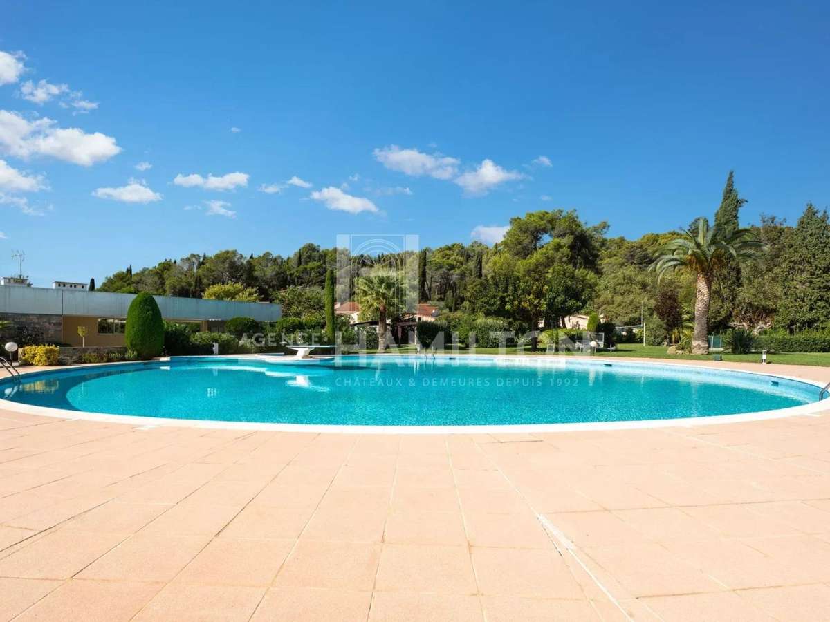 House Biot