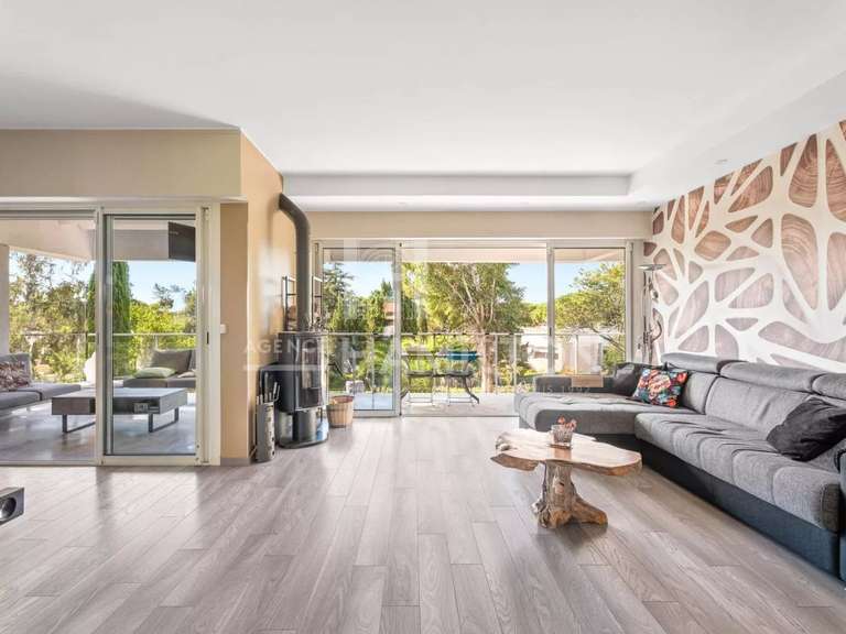 Maison Biot - 5 chambres - 185m²