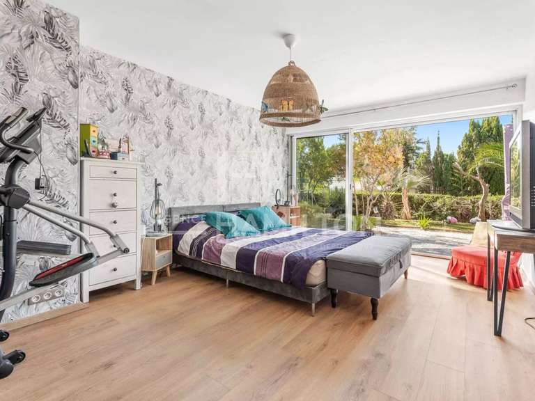 Maison Biot - 5 chambres - 185m²