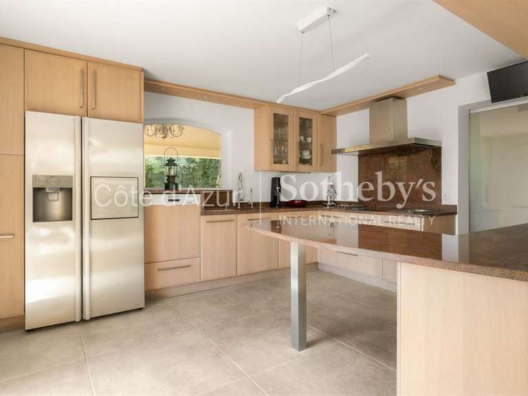 Maison Biot - 4 chambres - 180m²