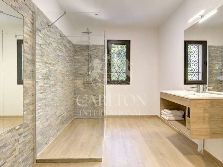 Villa Biot - 5 chambres - 376m²