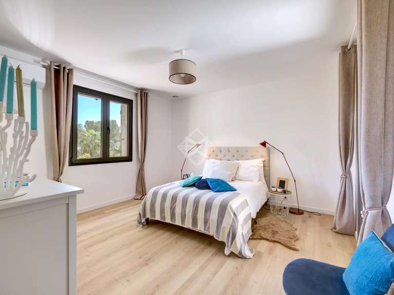 Villa Biot - 6 chambres - 376m²