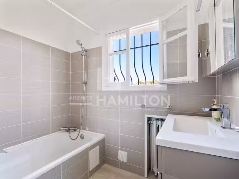 Villa Biot - 5 bedrooms - 125m²