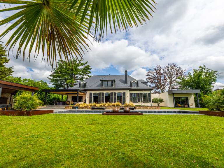 Propriété Bizanos - 7 chambres - 392m²