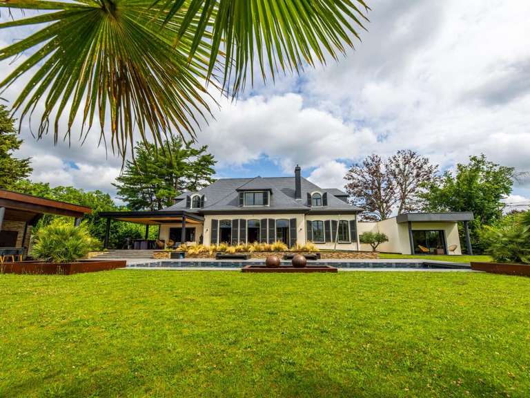 Propriété Bizanos - 7 chambres - 392m²