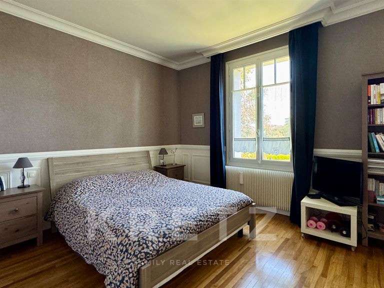 Maison Bléré - 6 chambres - 290m²