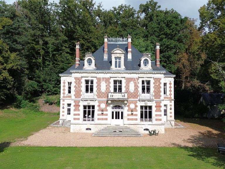 Castle Blois - 8 bedrooms - 560m²