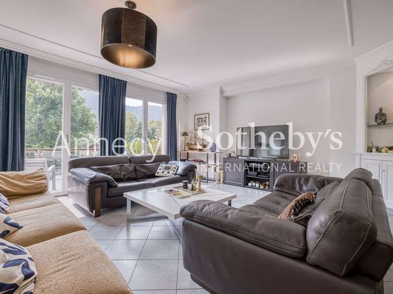 Maison Bluffy - 5 chambres - 233m²