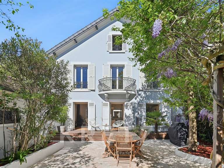 House Bois-Colombes - 5 bedrooms - 280m²