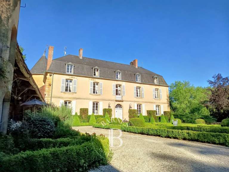 Château Bona - 8 chambres - 615m²
