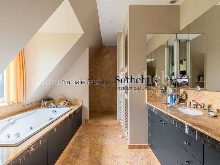 House Bondues - 5 bedrooms - 376m²