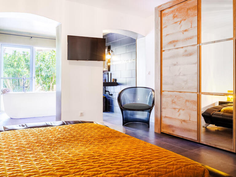 House Bonifacio - 10 bedrooms - 400m²