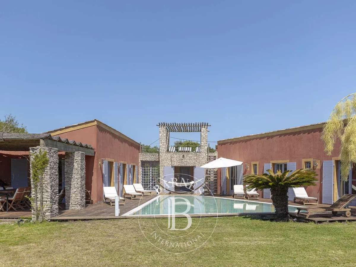 Villa Bonifacio