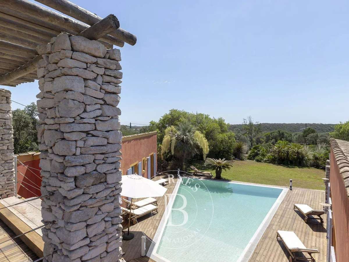 Villa Bonifacio