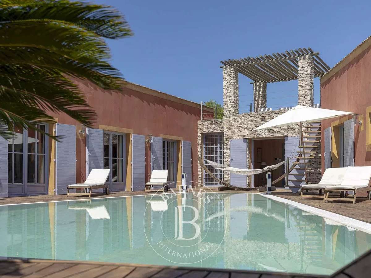 Villa Bonifacio