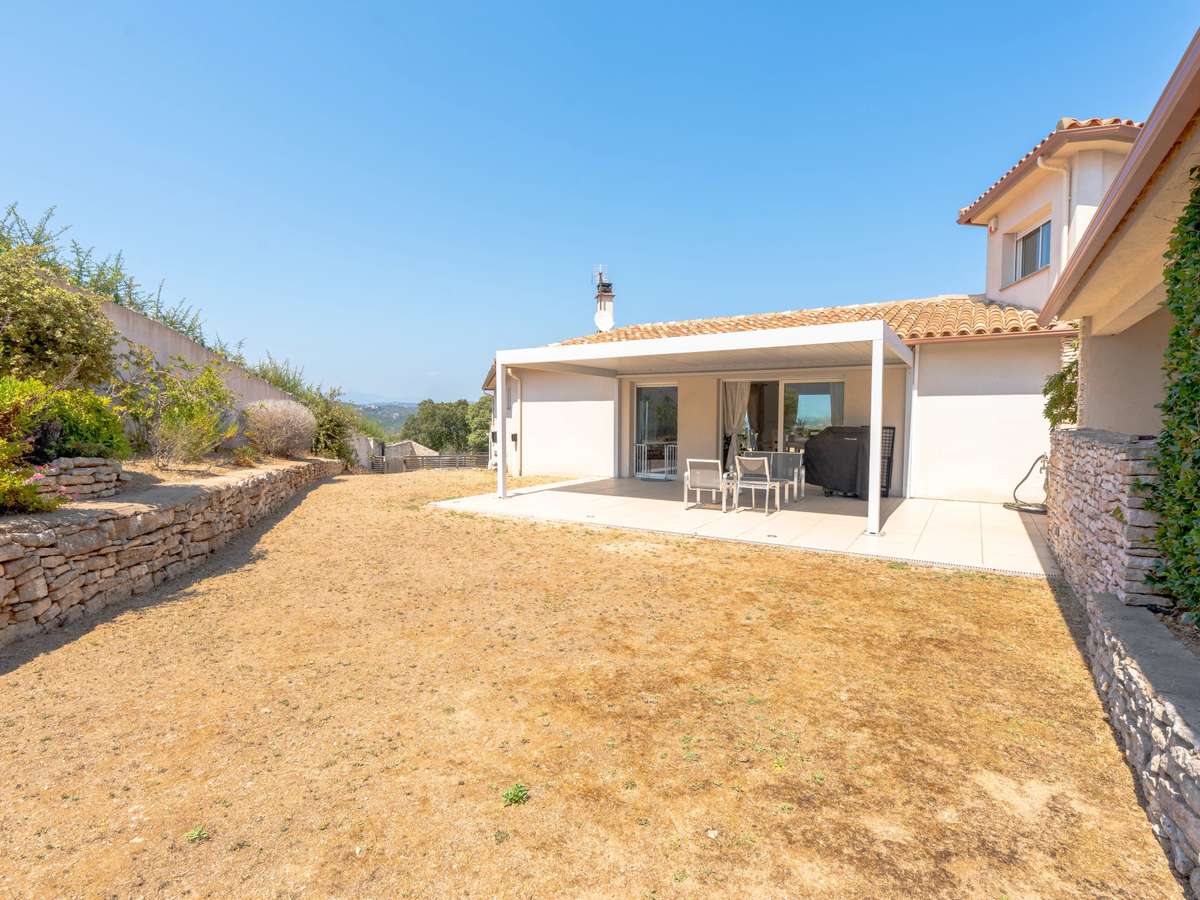 Villa Bonifacio