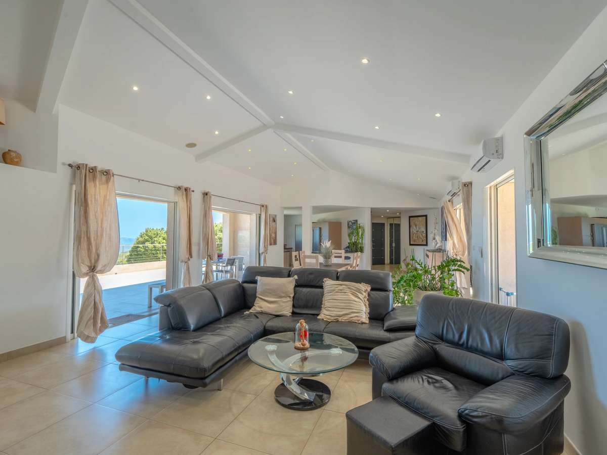 Villa Bonifacio