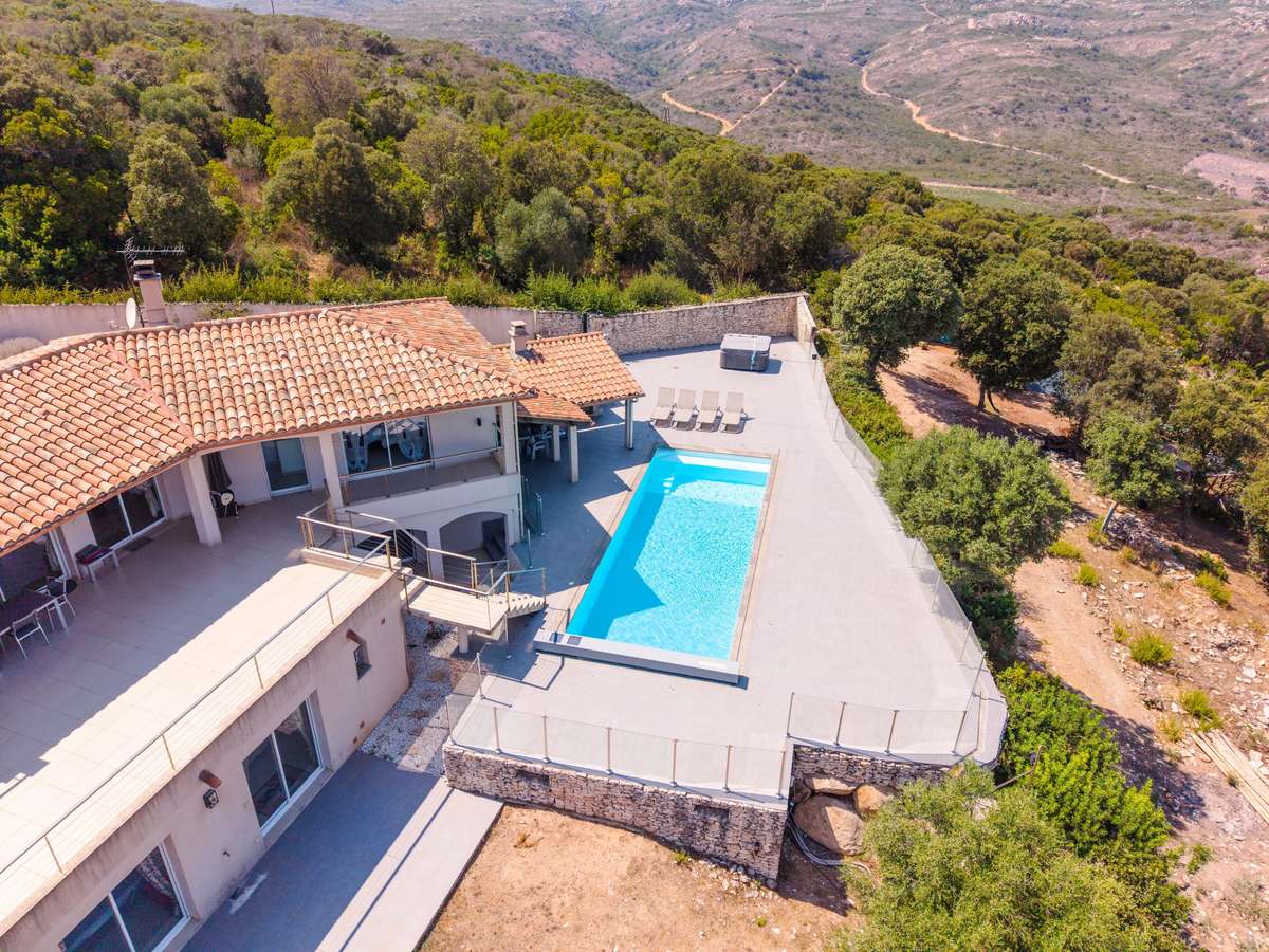 Villa Bonifacio