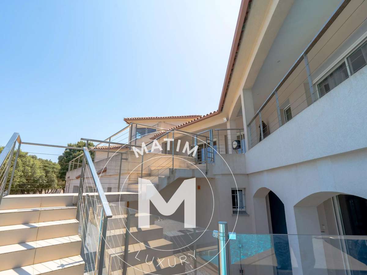 Villa Bonifacio