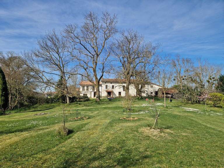 Propriété Bonnac - 8 chambres - 391m²