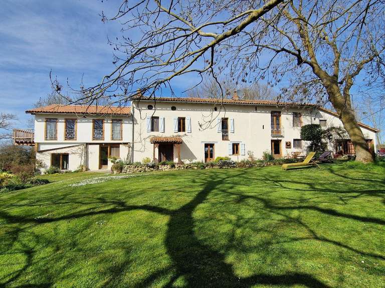 Propriété Bonnac - 8 chambres - 391m²
