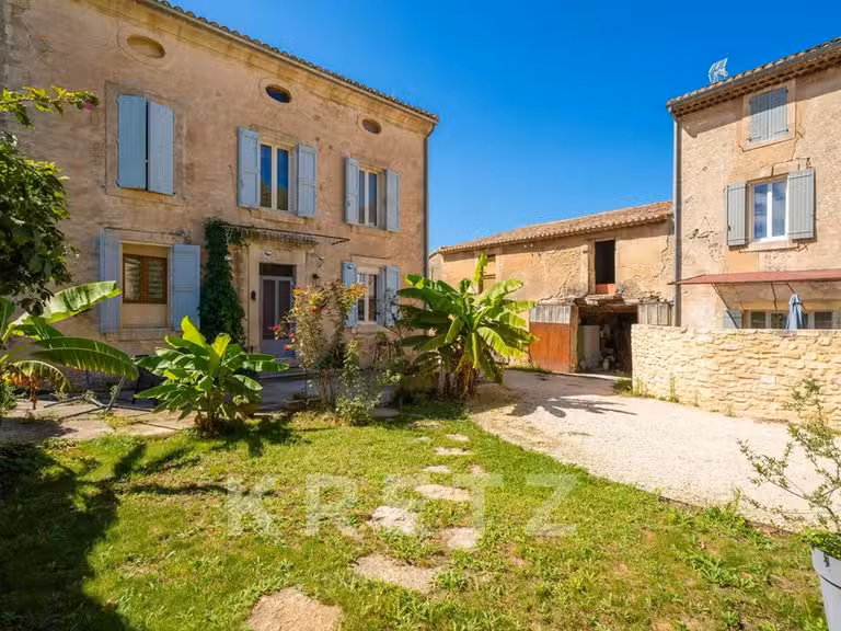 Maison Bonnieux - 17 chambres - 832m²